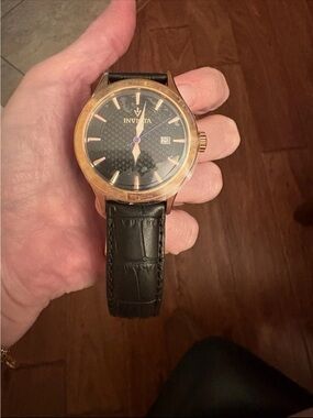 Invicta Mens Beige Leather Watch Strap (will need new battery)